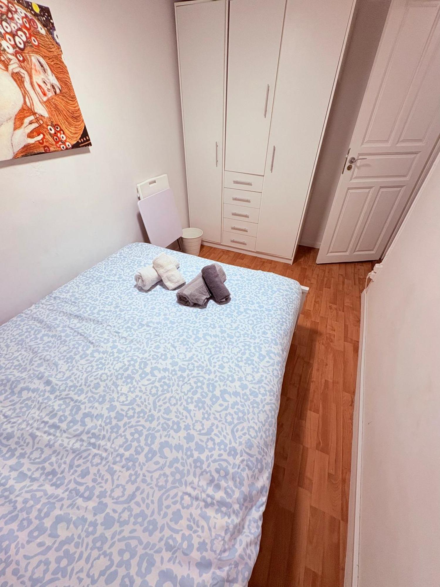 Stunning Flat For 6 People 3 Blocks From The Beach Plus Welcome Breakfast 巴塞罗那 外观 照片