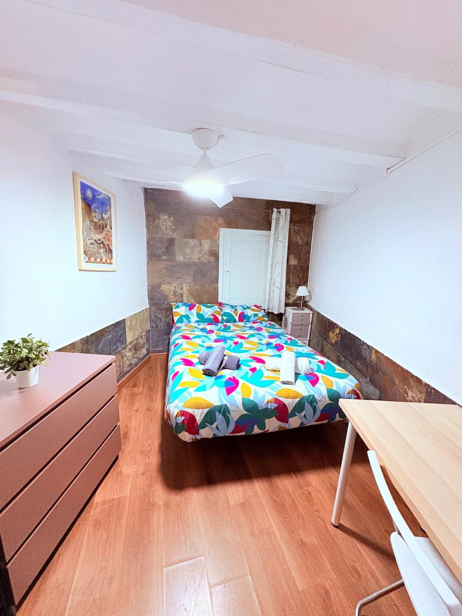 Stunning Flat For 6 People 3 Blocks From The Beach Plus Welcome Breakfast 巴塞罗那 外观 照片
